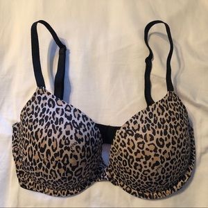 PINK Victoria’s Secret Leopard print T-shirt bra